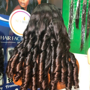 Loose Wave Wig made from 100% human hair – natural and bouncy curls.