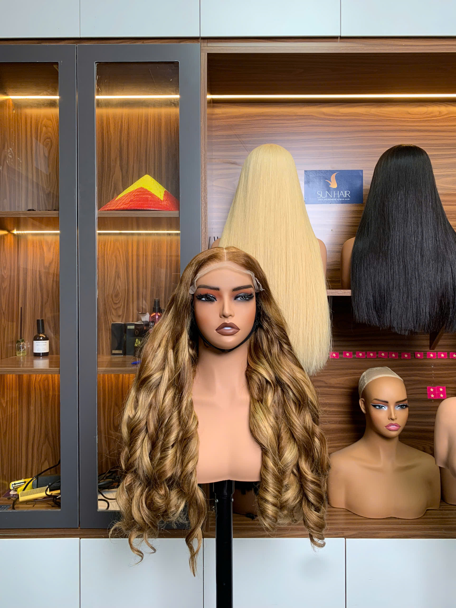 Wavy Wig 22’’ – Piano Blonde Color | 100% Raw Vietnamese Hair from Sun Hair