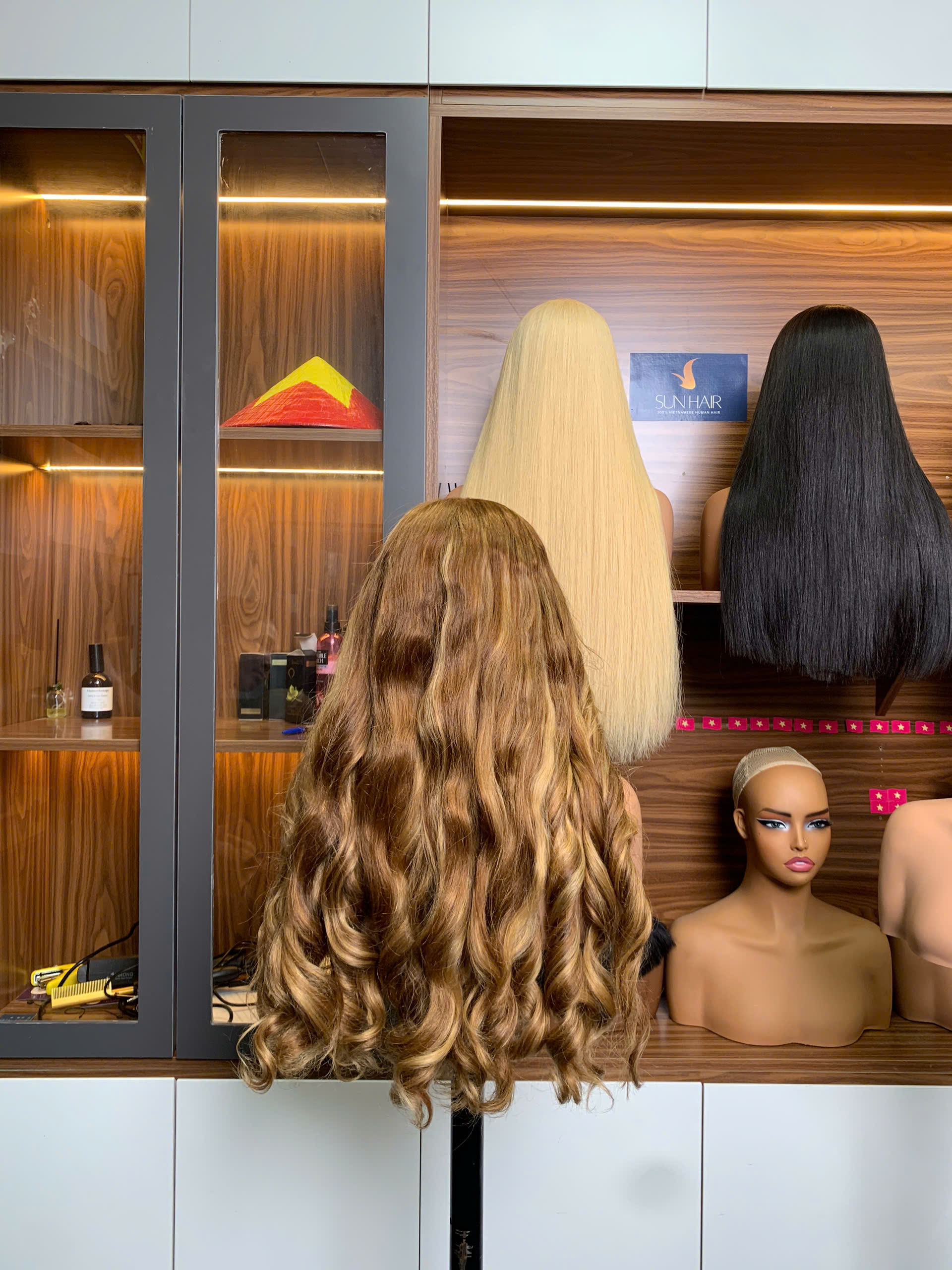 Wavy Wig 22’’ – Piano Blonde Color | 100% Raw Vietnamese Hair from Sun Hair - Image 4