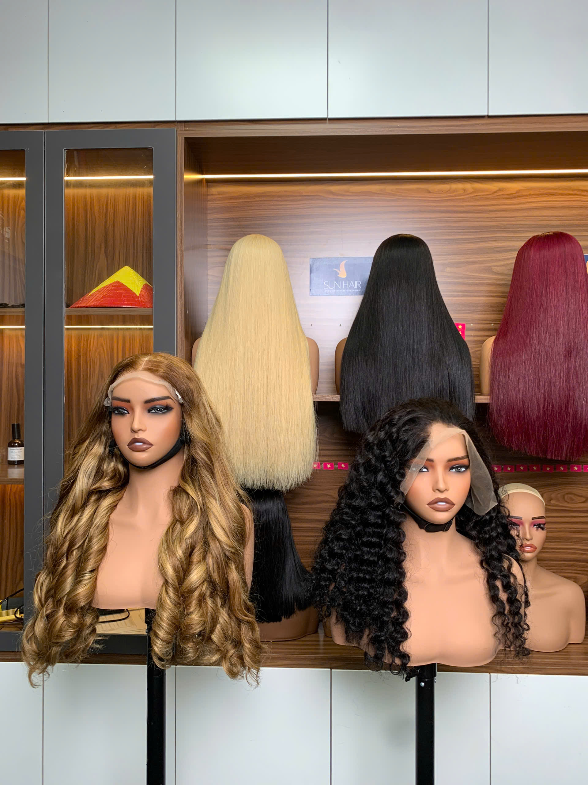 Wavy Wig 22’’ – Piano Blonde Color | 100% Raw Vietnamese Hair from Sun Hair - Image 2